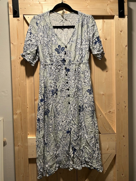 Lapis Dresses & Skirts - Lapis Floral Button-Front Midi Dress in Sage and Navy